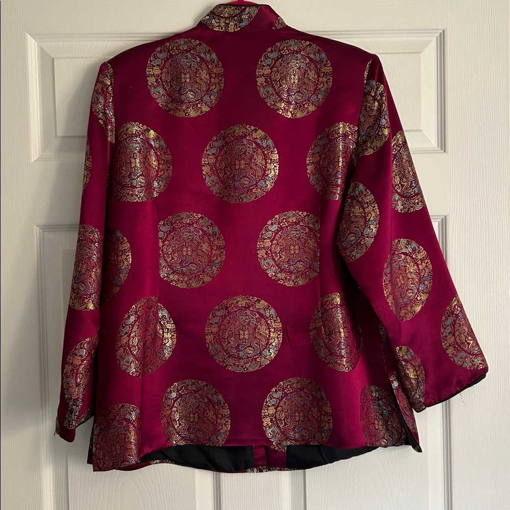 Elegant Red and Gold Brocade Jacket - Picture 4 of 7